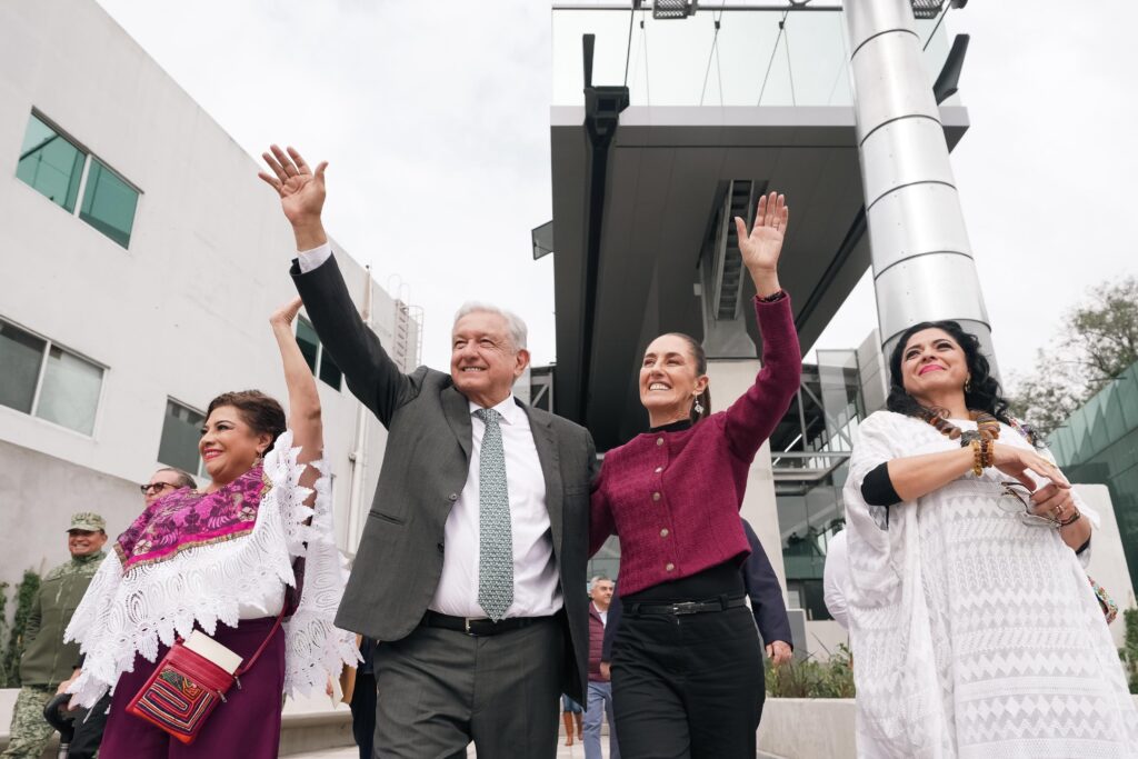 Claudia Sheinbaum, ahora presidenta de México, ha centrado su gobierno en dar continuidad a las políticas sociales iniciadas por Andrés Manuel López Obrador.