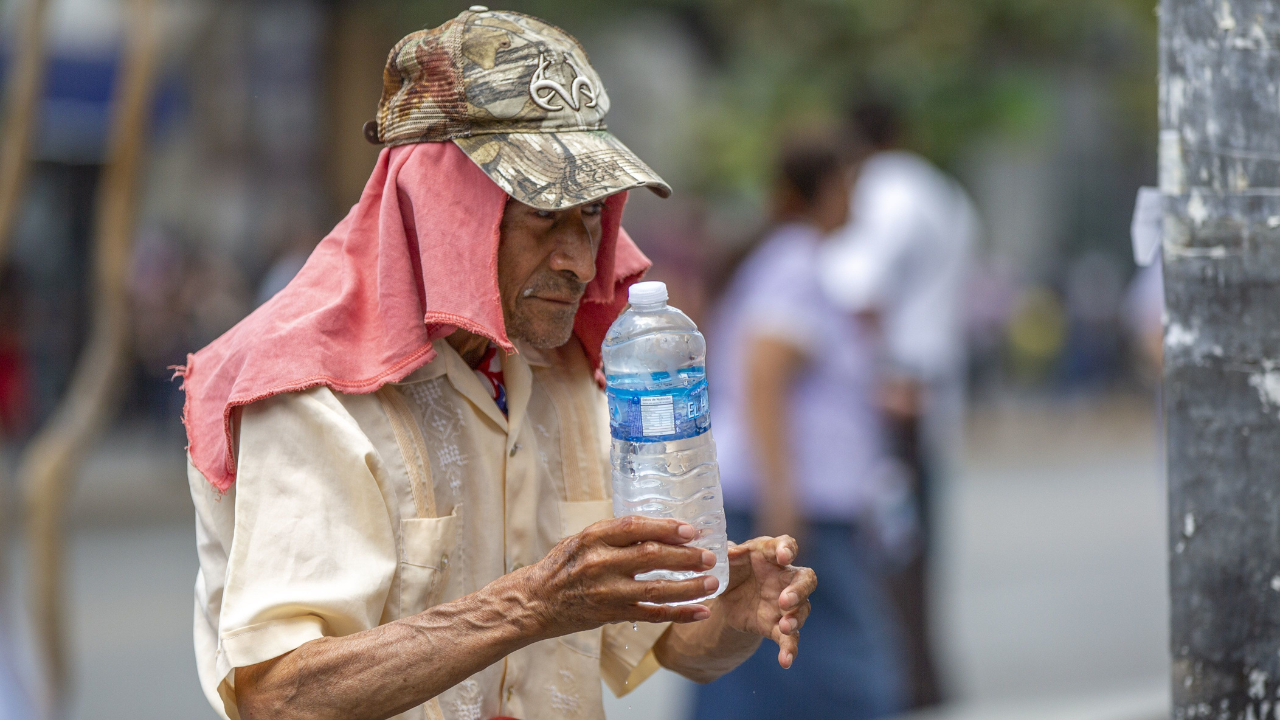 La Ciudad de México está implementando un nuevo programa social que brindará apoyo económico a personas de 57 a 59 años.