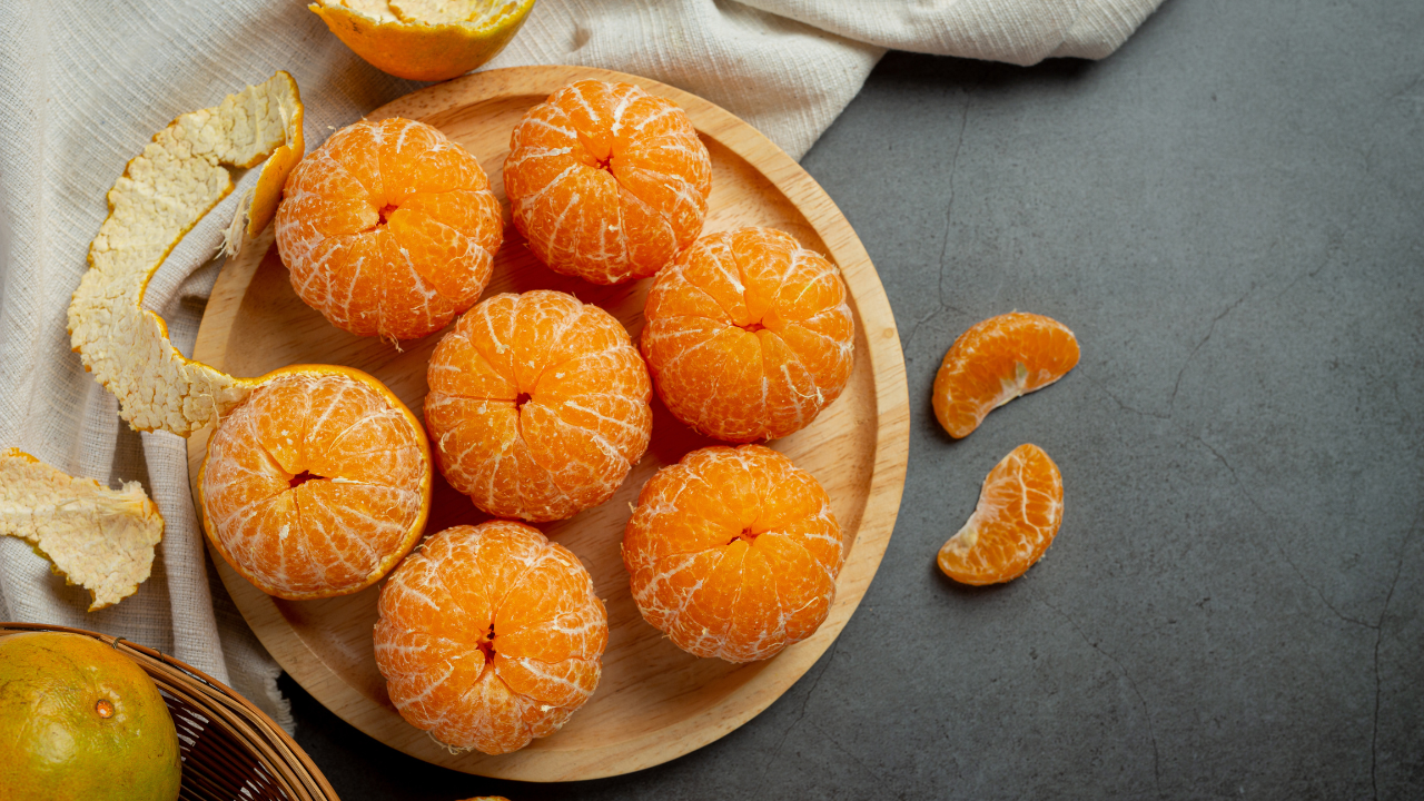 La cáscara de mandarina, comúnmente desechada después de disfrutar de esta deliciosa fruta, esconde grandes propiedades que pueden beneficiar la salud.