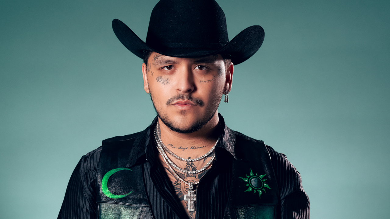 Christian Nodal, el famoso cantante de regional mexicano, se encuentra en el ojo del huracán.