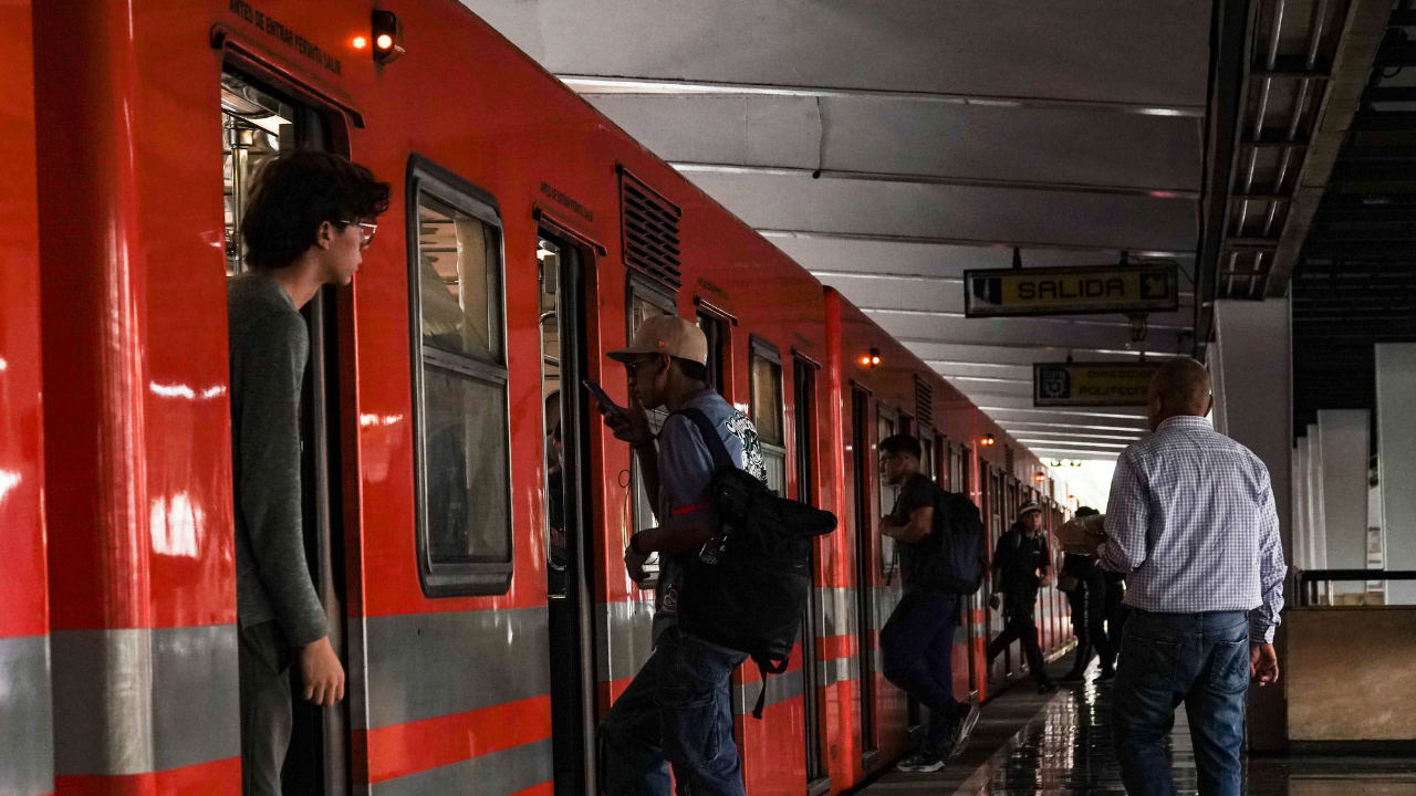 De acuerdo con el reglamento, podrías enfrentar un arresto de 25 a 36 horas, o bien optar por realizar entre 12 y 18 horas de trabajo comunitario.