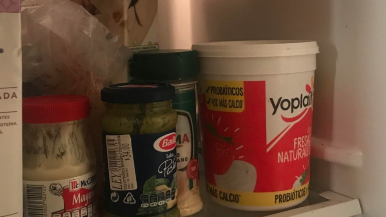 Reutilizar envases de yogur, crema o margarina para almacenar alimentos puede poner en riesgo la salud de tu familia.