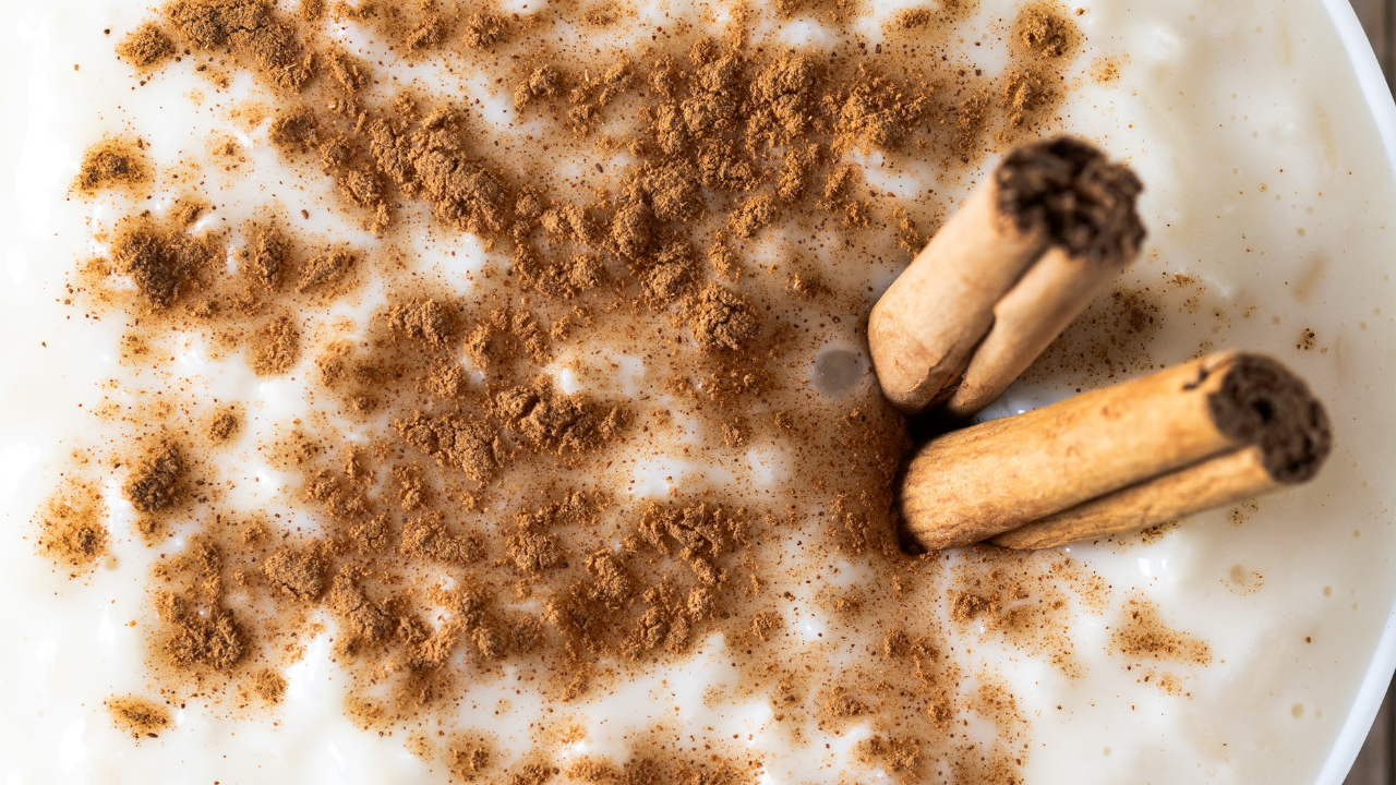 La agua de horchata es una bebida que ha ganado popularidad en México, especialmente durante los meses de calor.