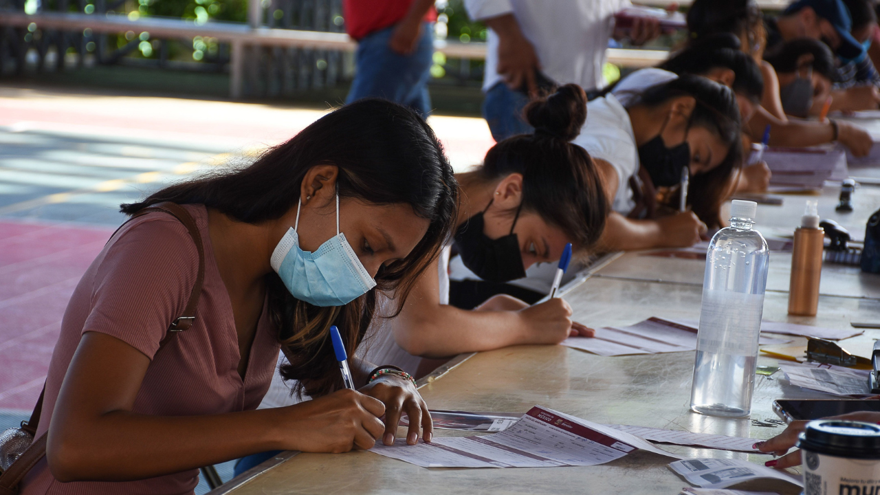 La Beca Jóvenes Escribiendo el Futuro es más que un apoyo económico: es una apuesta por el desarrollo educativo de México.