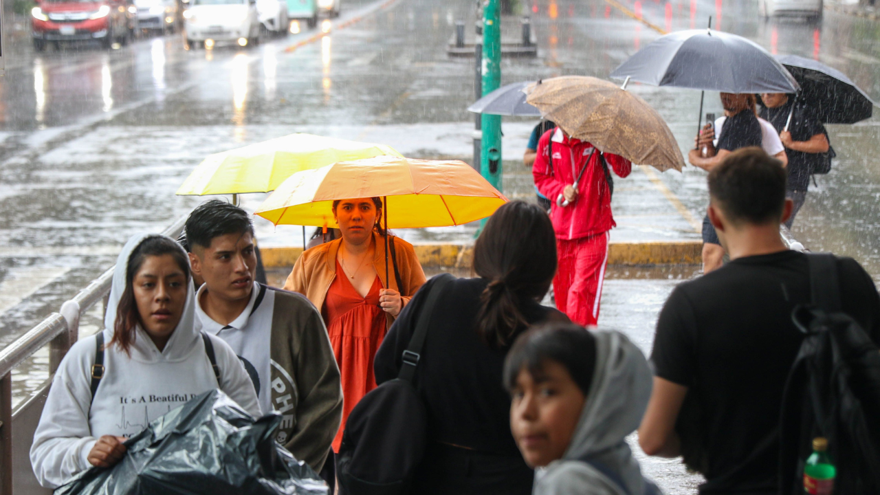 Si aún te encuentras en casa y no sabes qué ponerte para estar prevenido para el clima, ¡no te preocupes, aquí te decimos cómo estará el clima en México!