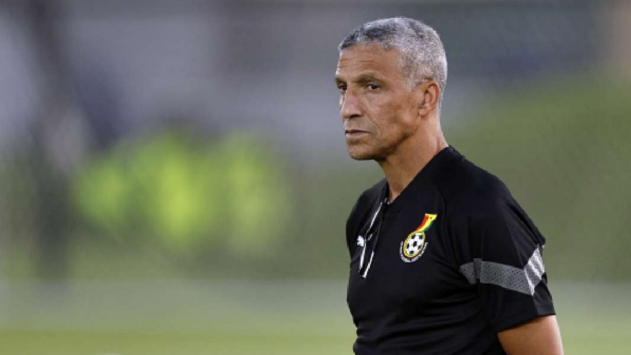 Chris Hughton, técnico de la Selección de Ghana, fue atacado tras una derrota ante Cabo Verde.