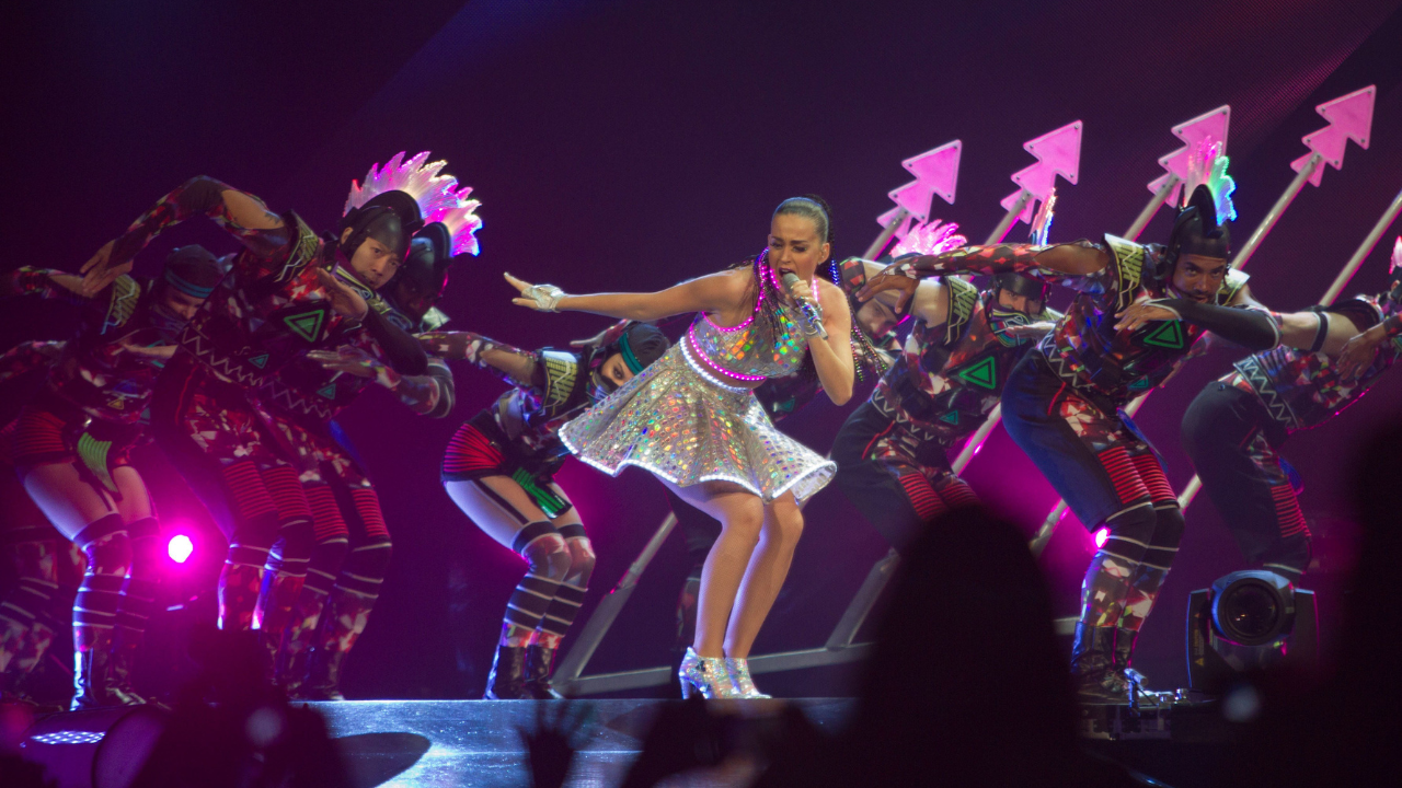 Katy Perry no deja de sorprender a sus fans mexicanos.