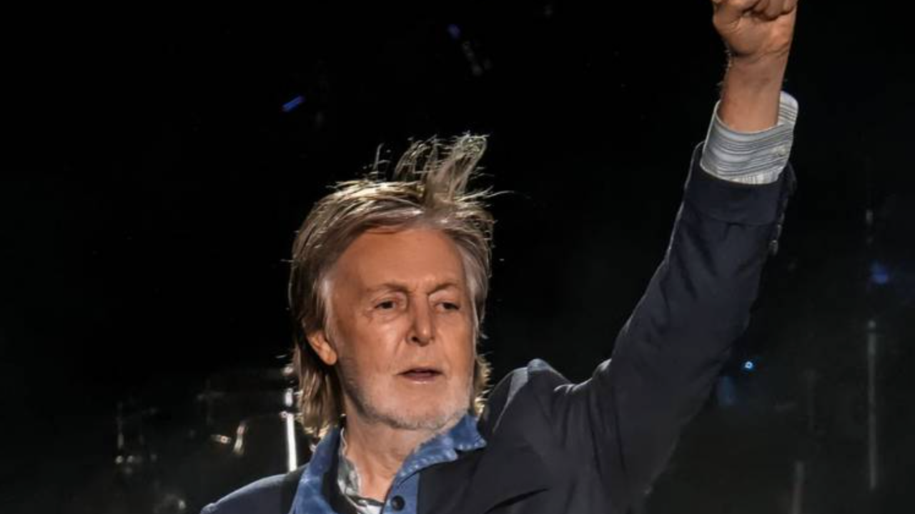 Paul McCartney, el icónico ex-Beatle, hizo vibrar a más de 57 mil fanáticos en la Ciudad de México.