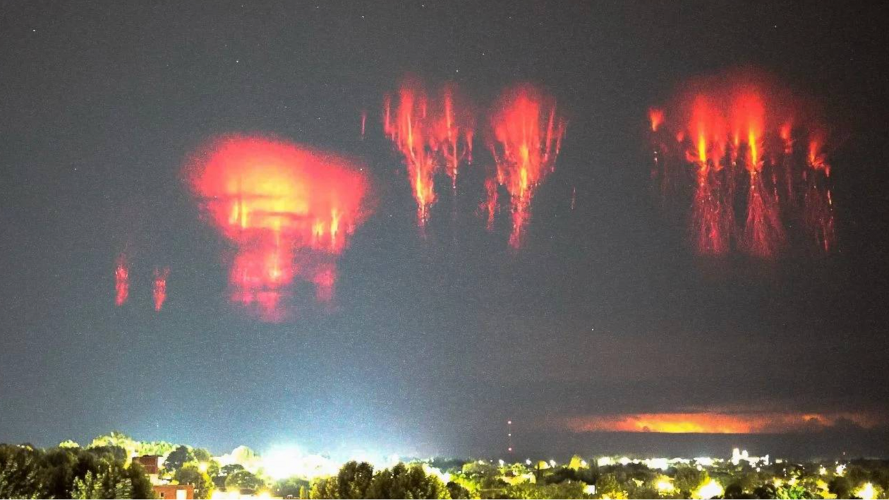 Los sprites rojos representan un fenómeno atmosférico fascinante que sigue intrigando a la comunidad científica.