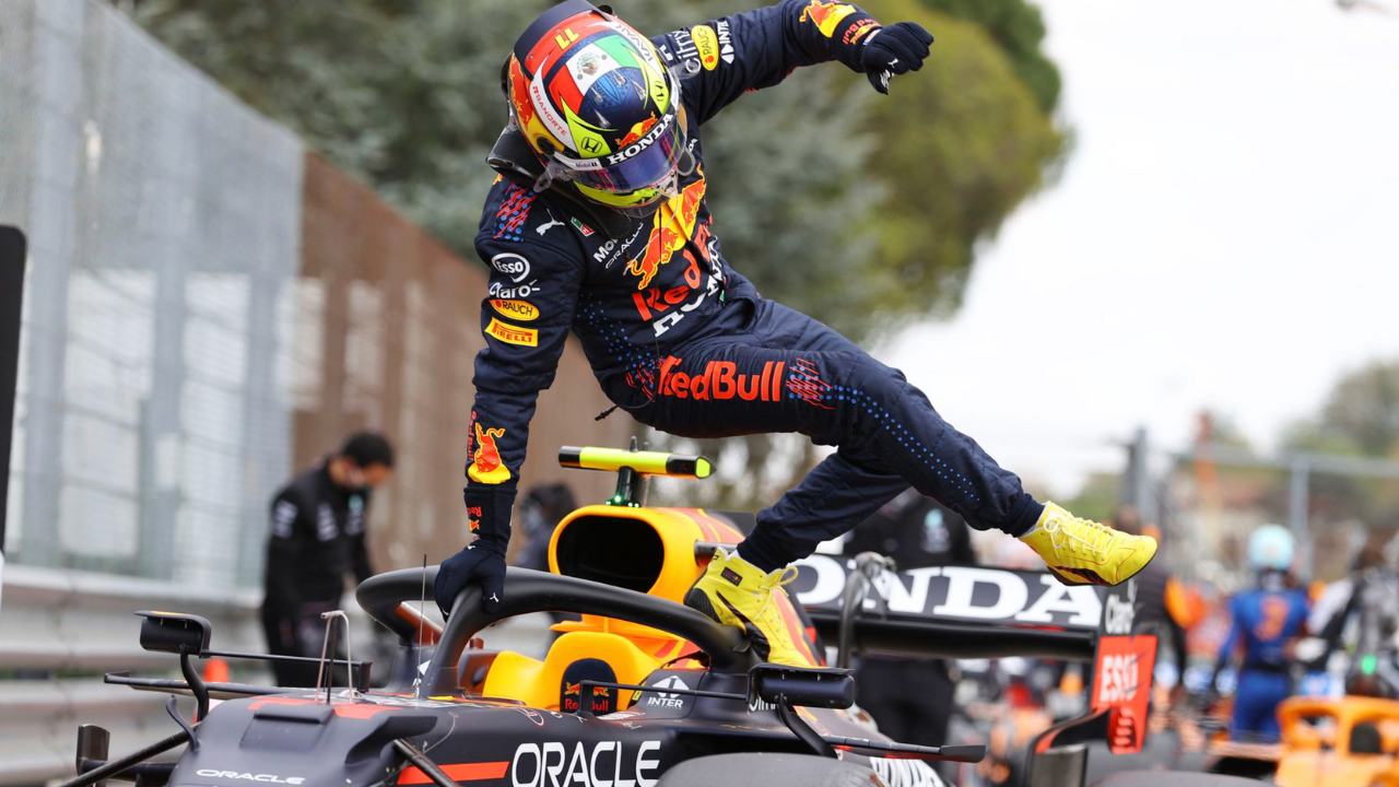 Checo Pérez, quien se unió a Red Bull Racing a finales de 2020 tras una brillante victoria en el Gran Premio de Shakir.