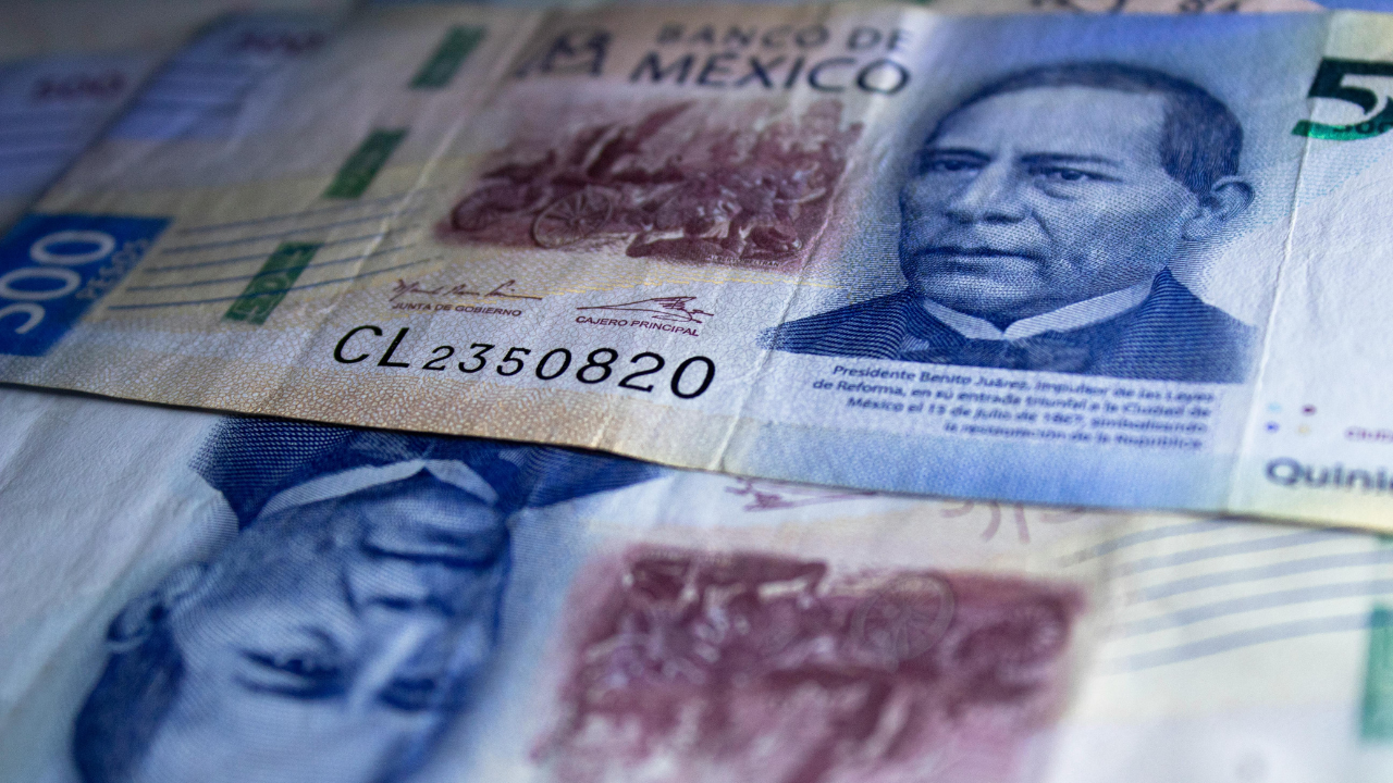 Durante la sesión, el dólar osciló entre un máximo de 20.3305 y un mínimo de 20.1459 unidades.