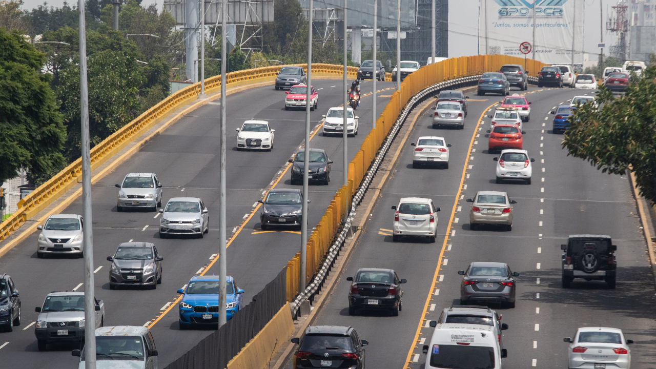 El programa Hoy No Circula es una medida implementada para reducir los niveles de contaminación en la Ciudad de México y el Estado de México.