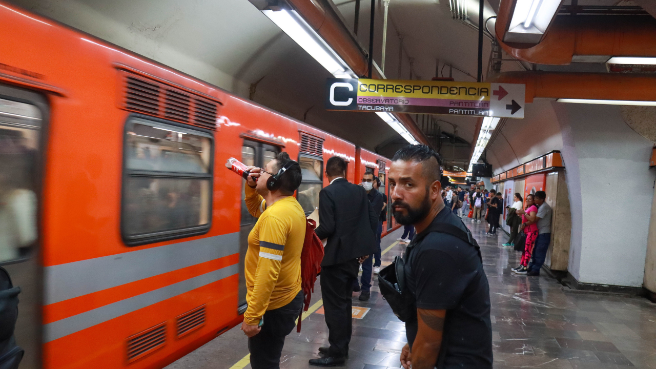 El Sistema de Transporte Colectivo (STC) Metro emite un reporte de servicio en caso de retrasos.